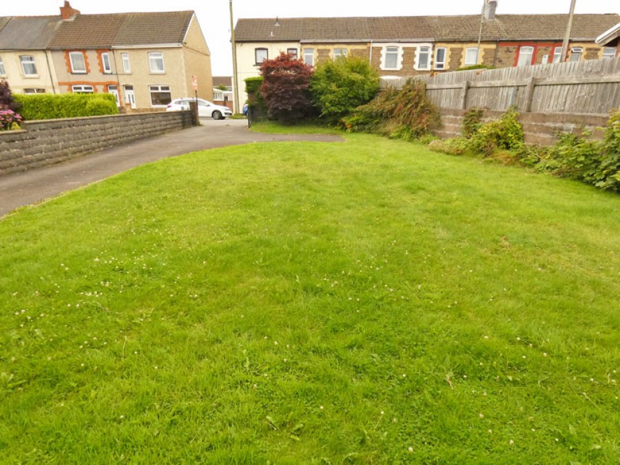 Images for Hengoed Road, Pen-Pedair-Heol, Hengoed, CF82 8BQ EAID: BID:Ystrad-mynach-branch